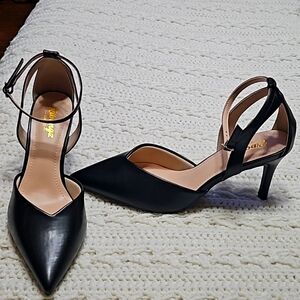 NEW  Ribongz heels shoes size 9 black